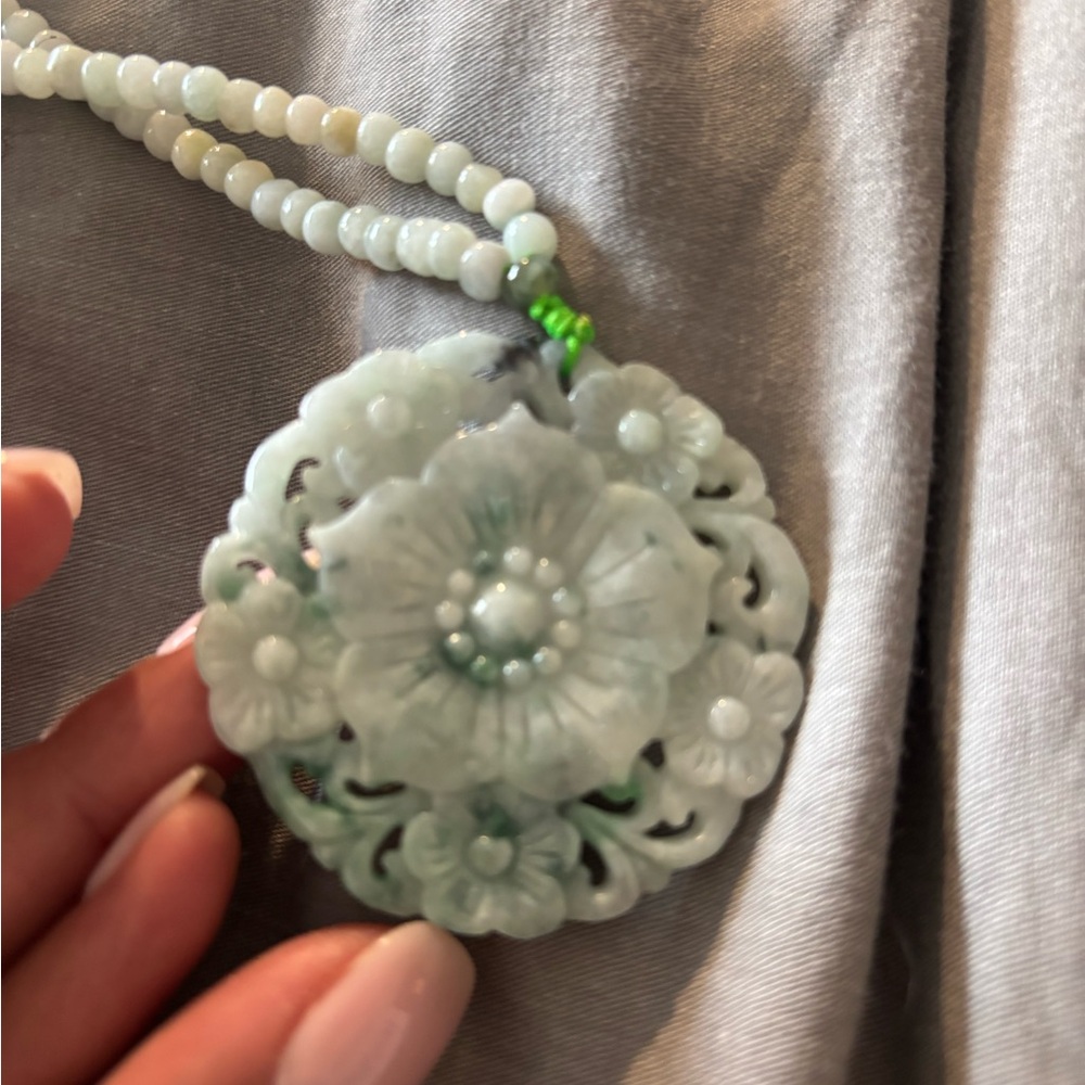 Carved Floral Jade Pendant Necklace - Light Green
